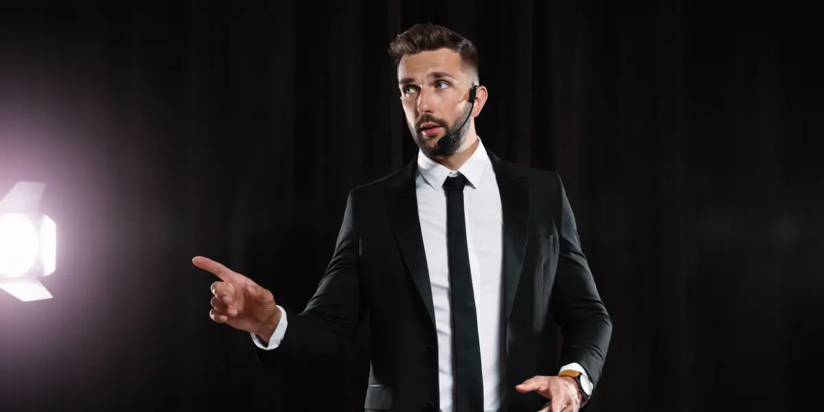 Redner auf der Bühne