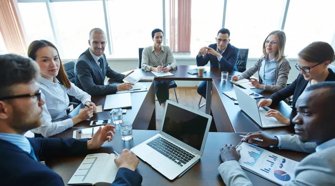 Überzeugen in Meetings: 9 konkrete Tipps, damit deine Argumente sitzen